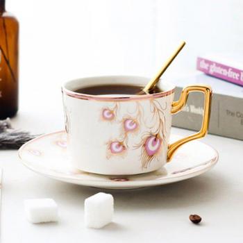 Taza de Café en Porcelana Dorada