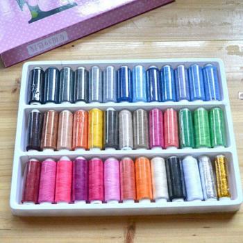 39 bobines de fil à coudre en polyester durable