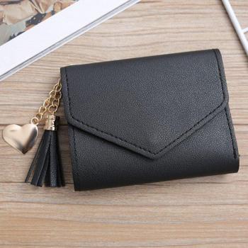 Portefeuille féminin stylé avec accessoire pompon
