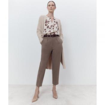 Pantalón de mujer con diseño ancho y pliegues