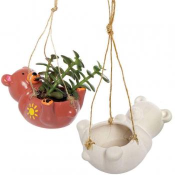 Kuscheliger Hänger für Keramikblumen mit Teddy‑Motiv