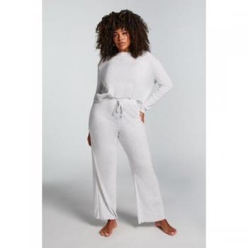 Ropa de dormir beige con detalle pointelle