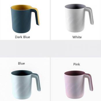 Taza de plástico con mango de cinta