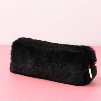 Estuche de felpa rosa para lápices encantadores