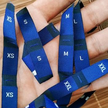 Etiquetas de Ropa Damasco Azul 100 Unidades Tejido Poliester Tallas XS S M L XL XXL