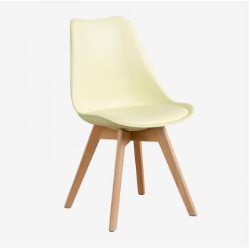 Sedia Nordic Sklum in polipropilene e faggio, ergonomia e stile