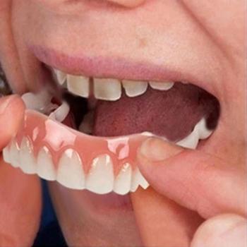Mousse douce pour faux dents brillantes