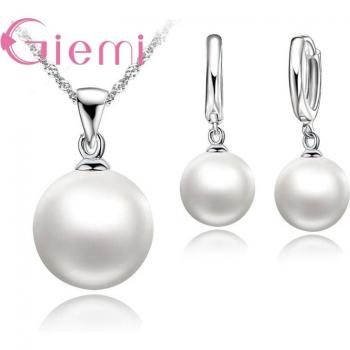 Collier, pendentif et boucles d'oreilles en argent 925