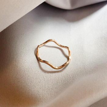 Simple Wave Ring for Women in 316L Stainless Steel