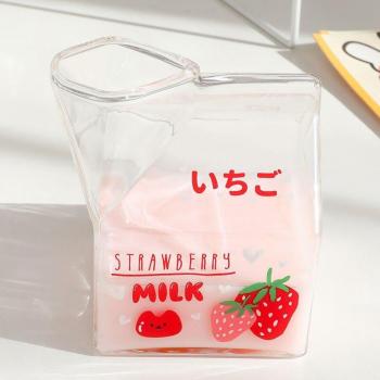 Vaso de cristal con dibujos de frutas