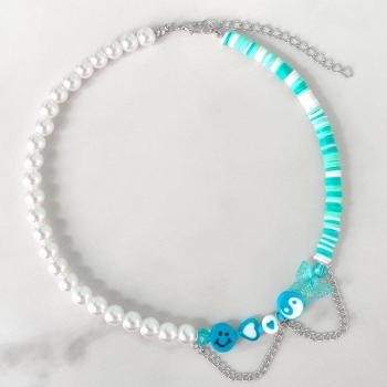 Collar de perlas asimétricas con mariposa rosa, cuentas de arcilla para mujer, joyería Y2K con cara sonriente