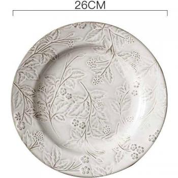 Assiette en céramique avec motif floral en relief