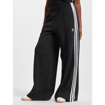 Jeans a fioritura Adidas IY7255 con silhouette moderna