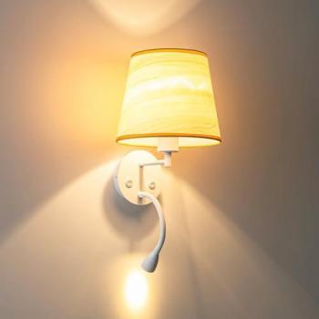 Applique 'Mar' en bois clair avec spot LED orientable