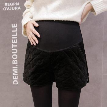 Kuschelige Stiefel-Hosen für Schwangere