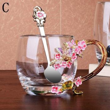 Verre à boire avec poignée et capuchon
