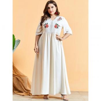 Tenue décontractée maxi, robe blanche, broderie florale, col en V, grande taille