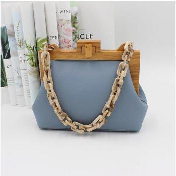 Bolso de hombro con diseño de cubo