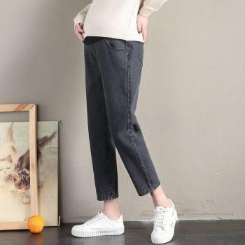 Bequeme Boyfriend-Jeans für Schwangerschaft