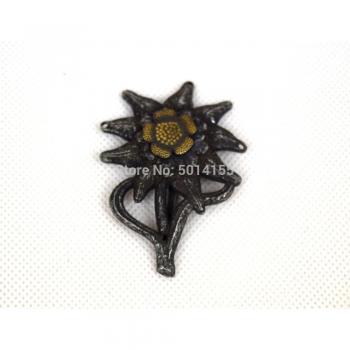 WW II German Edelweiss Cap Insignia Badge Silver Black