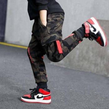 Pantalones casuales grandes para niños