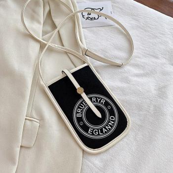 Frauen Schultertasche im minimalistischen Stil