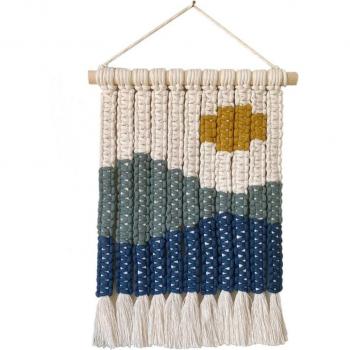 Decoración de habitación con borlas