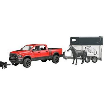 RAM 2500 Power Wagon con rimorchio e 1 cavallo