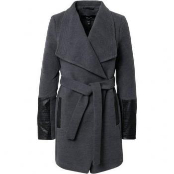 Chaqueta VERO MODA gris oscuro con detalles negros