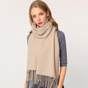 Enveloppe douce et silencieuse – foulard en laine 100 % pour dames