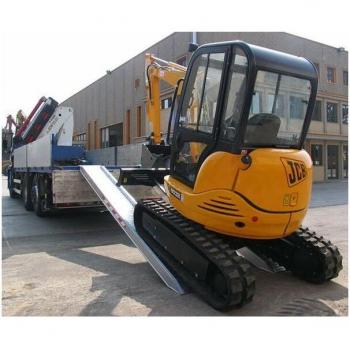 Rampe d’accès 2,5 m hauteur 0,75 m capacité 9 000 kg par paire