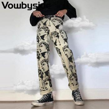 Jean Streetwear Amplifié avec Motif Graffiti