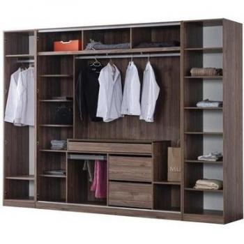 Brauner XXL Kleiderschrank für stilvolle Schlafzimmer
