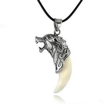 Amuleto de Diente de Lobo en Forma de Collar