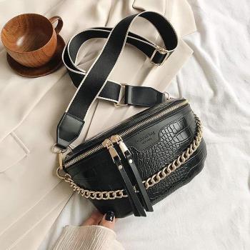 Riñonera chic con cadena gruesa
