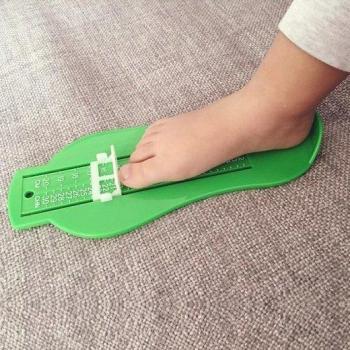 Medidor de tamaño de pies para niños de 0 a 8 años