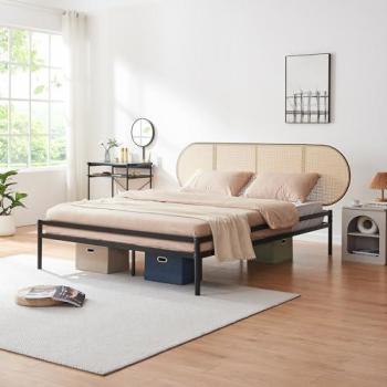 Letto Matrimoniale 160x200 cm Linköping: Giroletto Metallo Nero con Testiera Ovale a Rattan