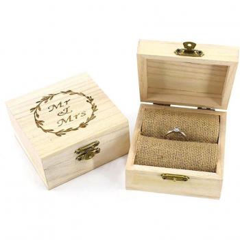 Support d'anneaux en bois pour mariage