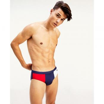 Bañador Slip Sostenible Tommy Hilfiger – Nylon Reciclado (Rojo, Marino, Blanco)