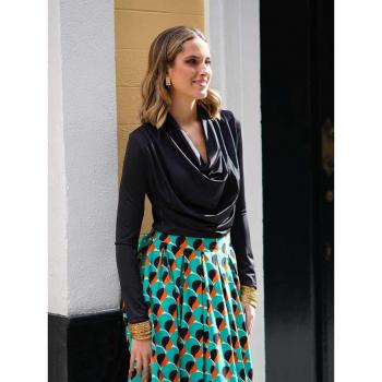 Top nero in maglia cascata
