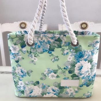 Estuche de Baño con Diseño Floral