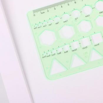 Règle à motifs géométriques R9JA