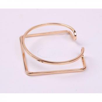 Premium Golden Triangle Napkin Rings