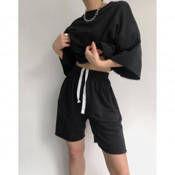 MCLLCTN Outfit oversize: T-shirt + short nera