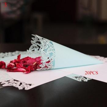 Cônes délicats en papier blanc – Fête mariage