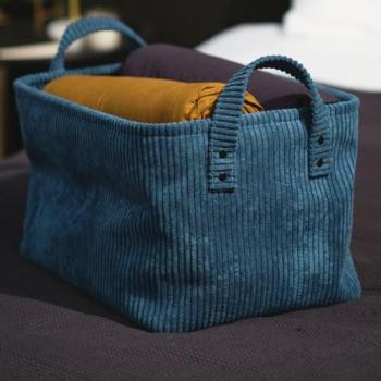 Panier rectangle Cosy en velours côtelé bleu paon