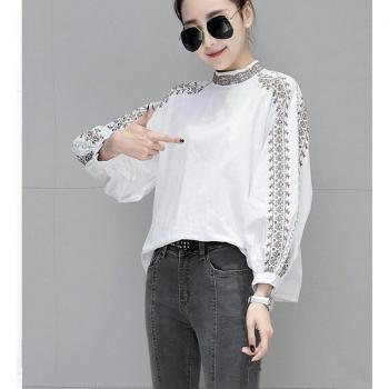 Top Retro para Mujeres con Manga Totem y Diseño Floral