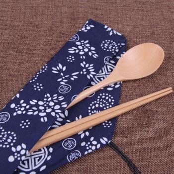 Set de baguettes japonaises et cuillère pour pique-nique
