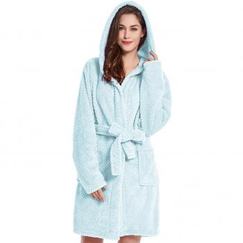DecoKing Bademantel S hellblau kurz Unisex mit Kapuze Microfaser kuschelig leicht