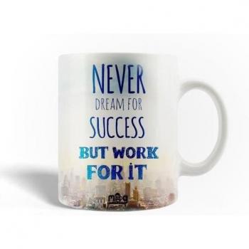 Tasse bleue motivationnelle Ne rêve pas, travaille pour atteindre le succès